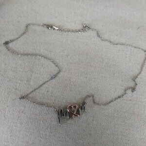 LA: marked MOM chain necklace.
